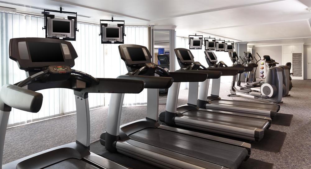 Le Meridien Ал Хубар Екстериор снимка A row of treadmills
