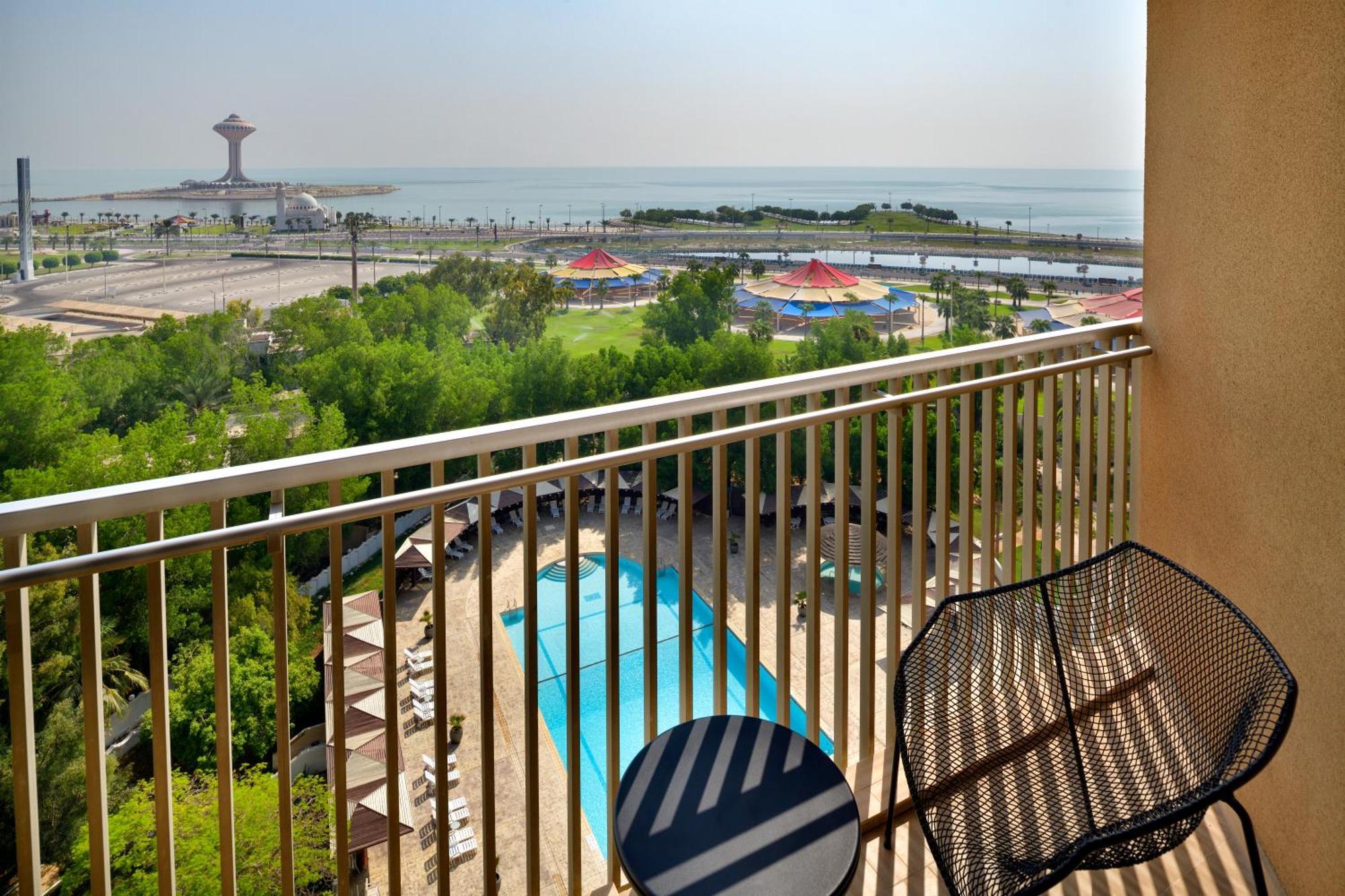 Le Meridien Ал Хубар Екстериор снимка View from a balcony at the Ocean Reef Club