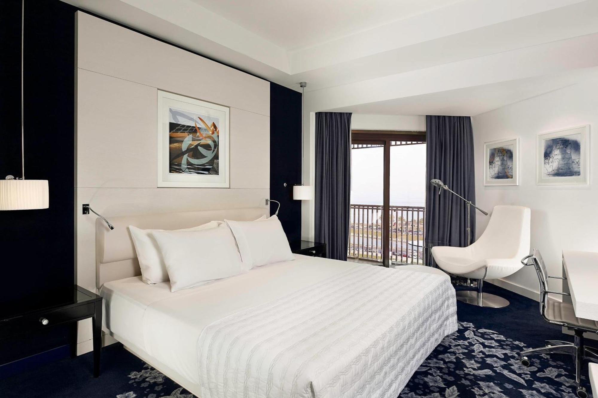 Le Meridien Ал Хубар Екстериор снимка A room at the hotel