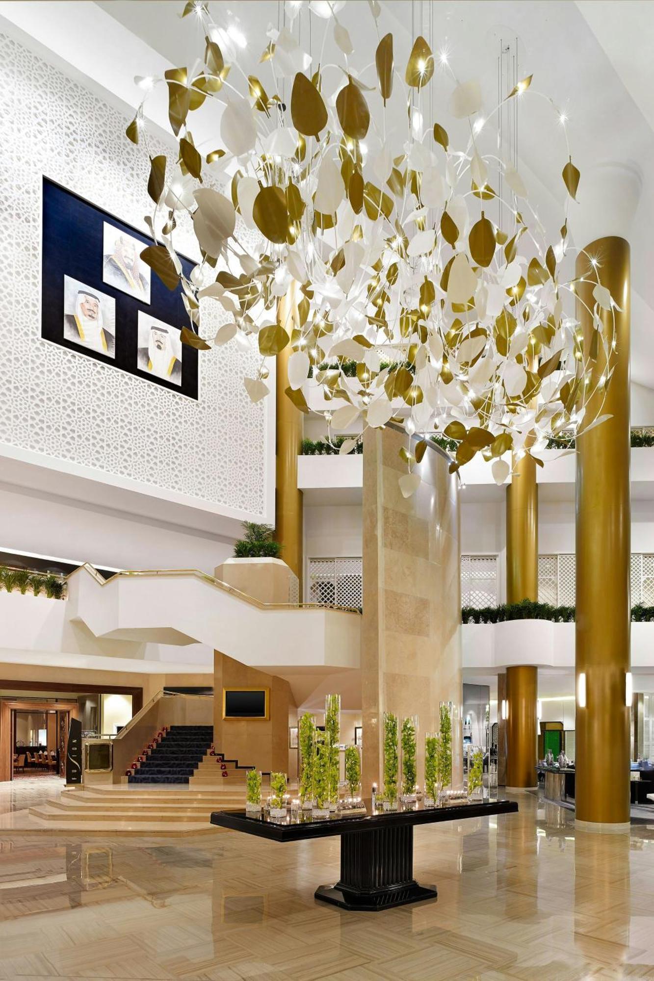 Le Meridien Ал Хубар Екстериор снимка The interior of the hotel