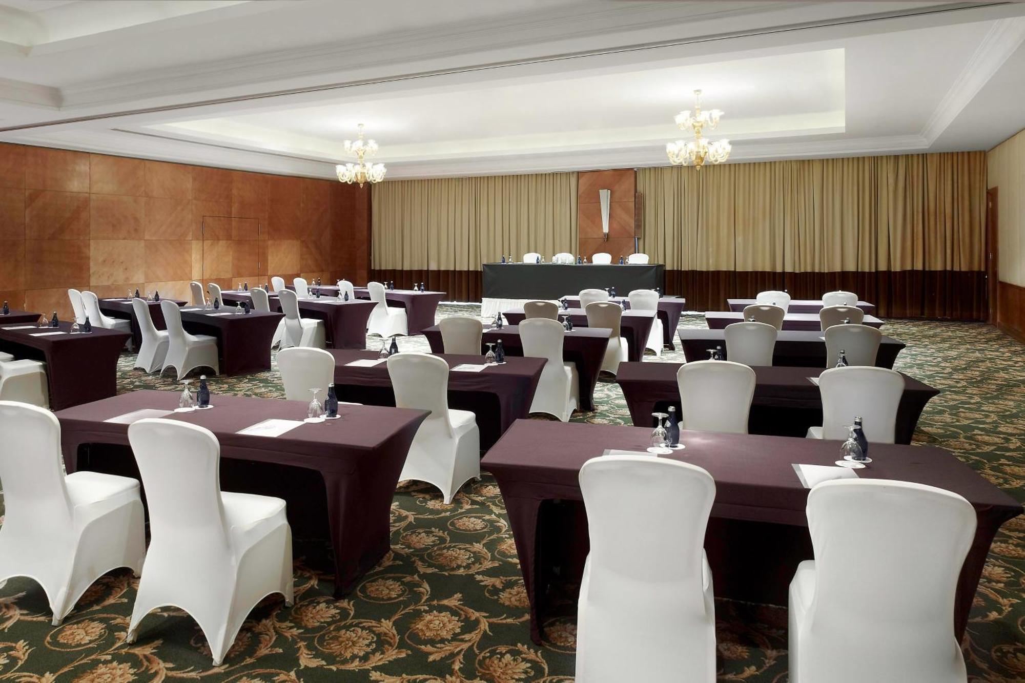 Le Meridien Ал Хубар Екстериор снимка Meeting room