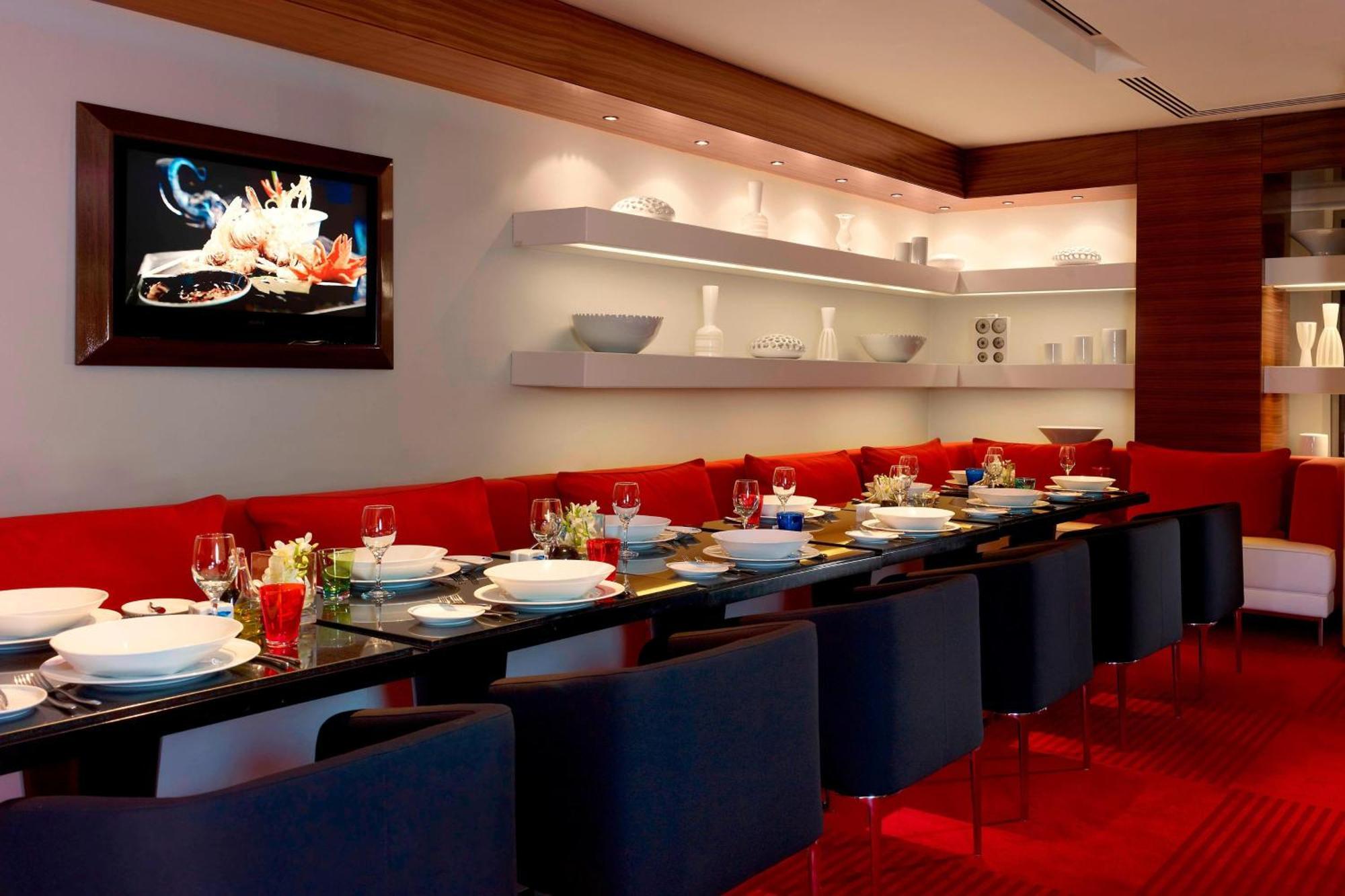 Le Meridien Ал Хубар Екстериор снимка The interior of the restaurant