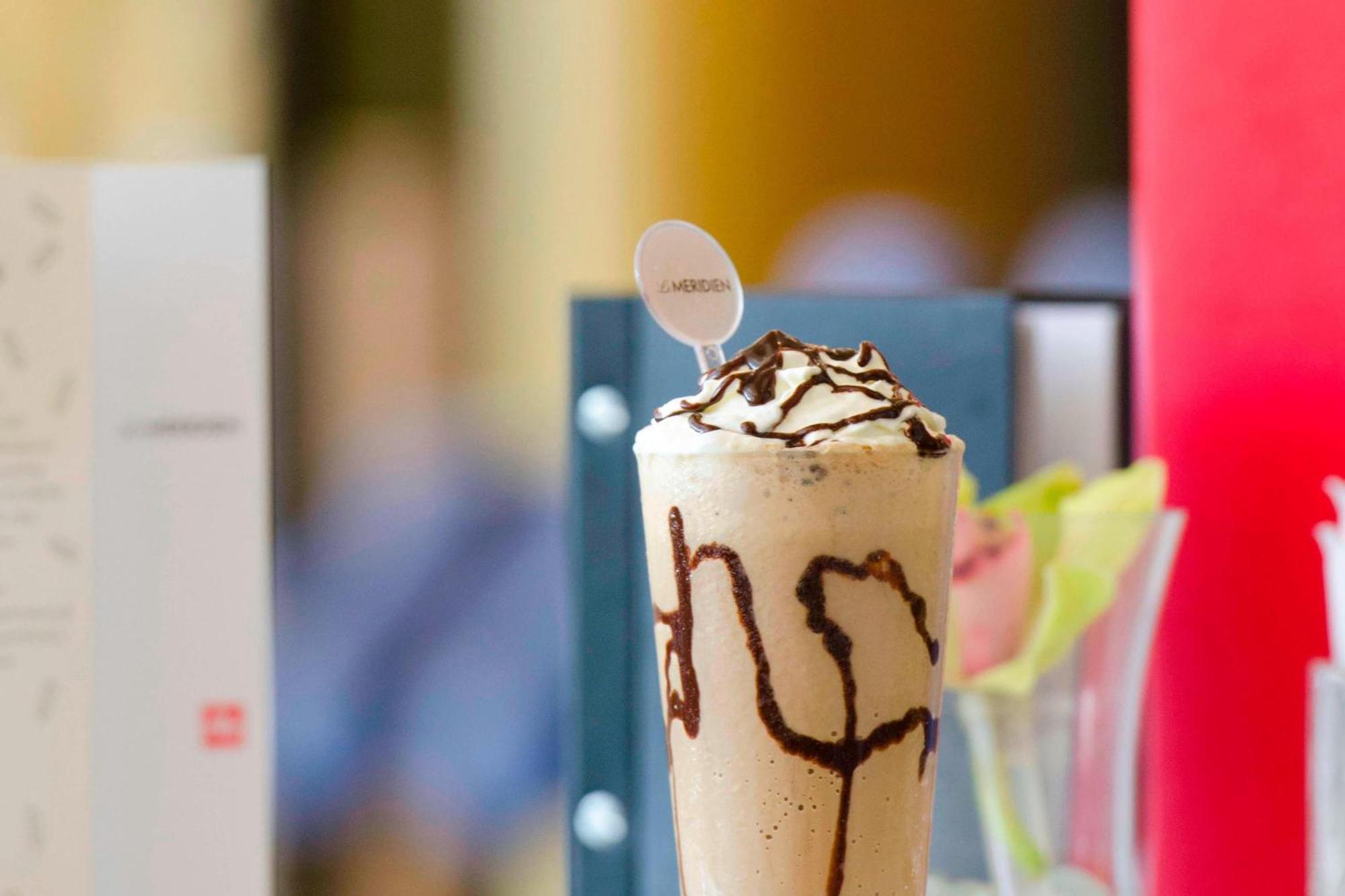 Le Meridien Ал Хубар Екстериор снимка A coffee frappe