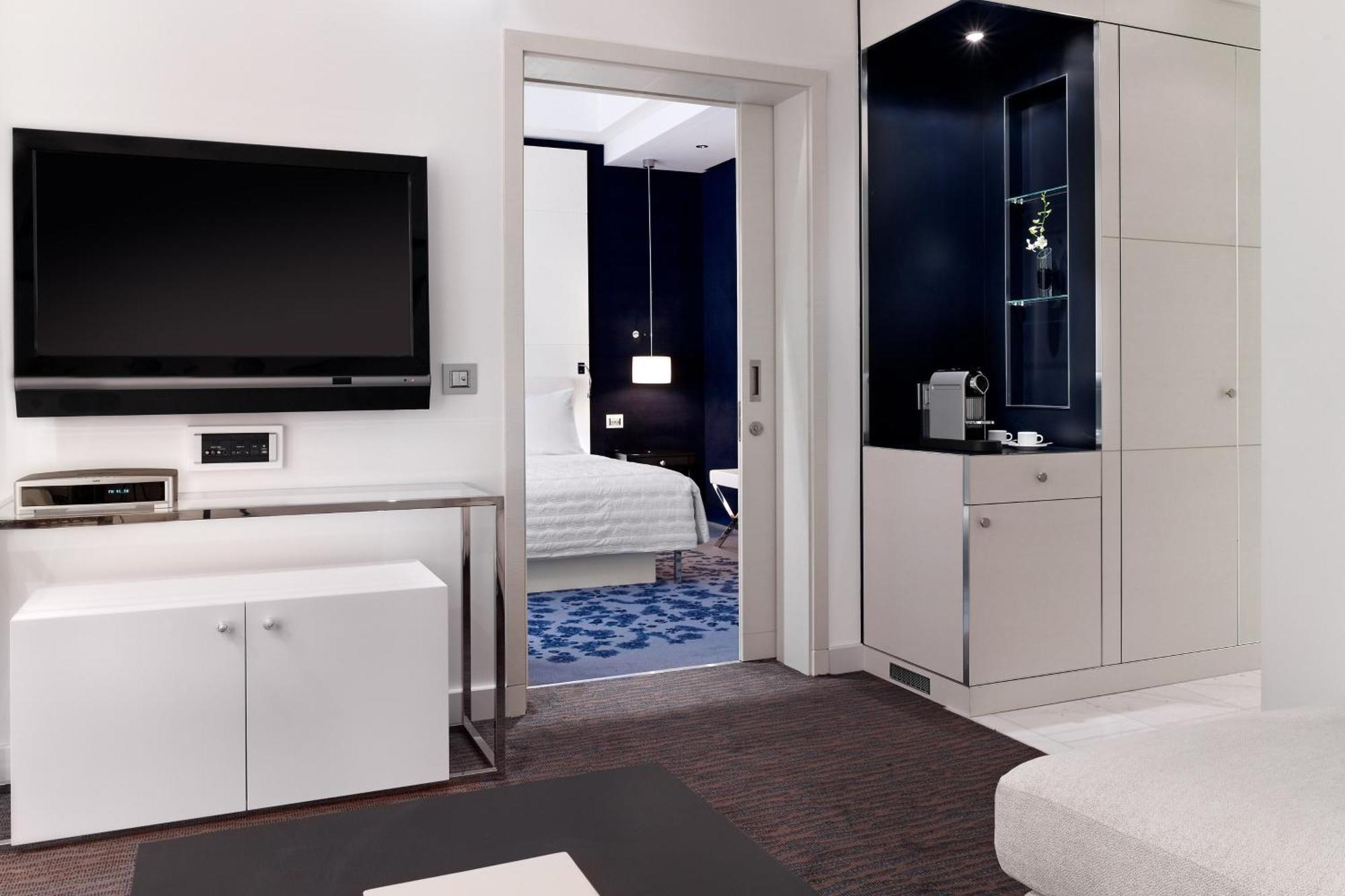 Le Meridien Ал Хубар Екстериор снимка A room at the hotel