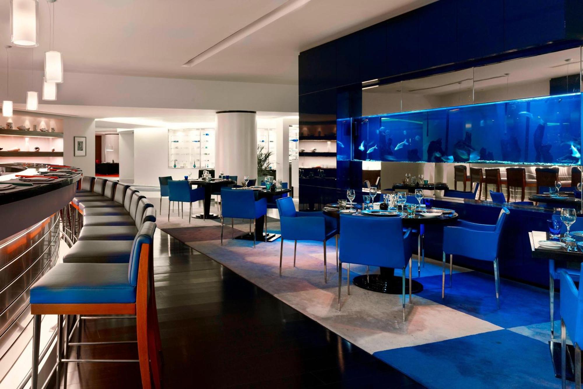 Le Meridien Ал Хубар Екстериор снимка The Blue Water Lounge at London Heathrow Airport