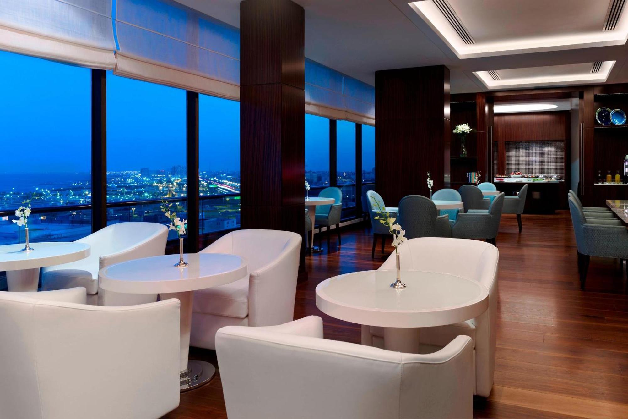 Le Meridien Ал Хубар Екстериор снимка Club Lounge at the 36th floor