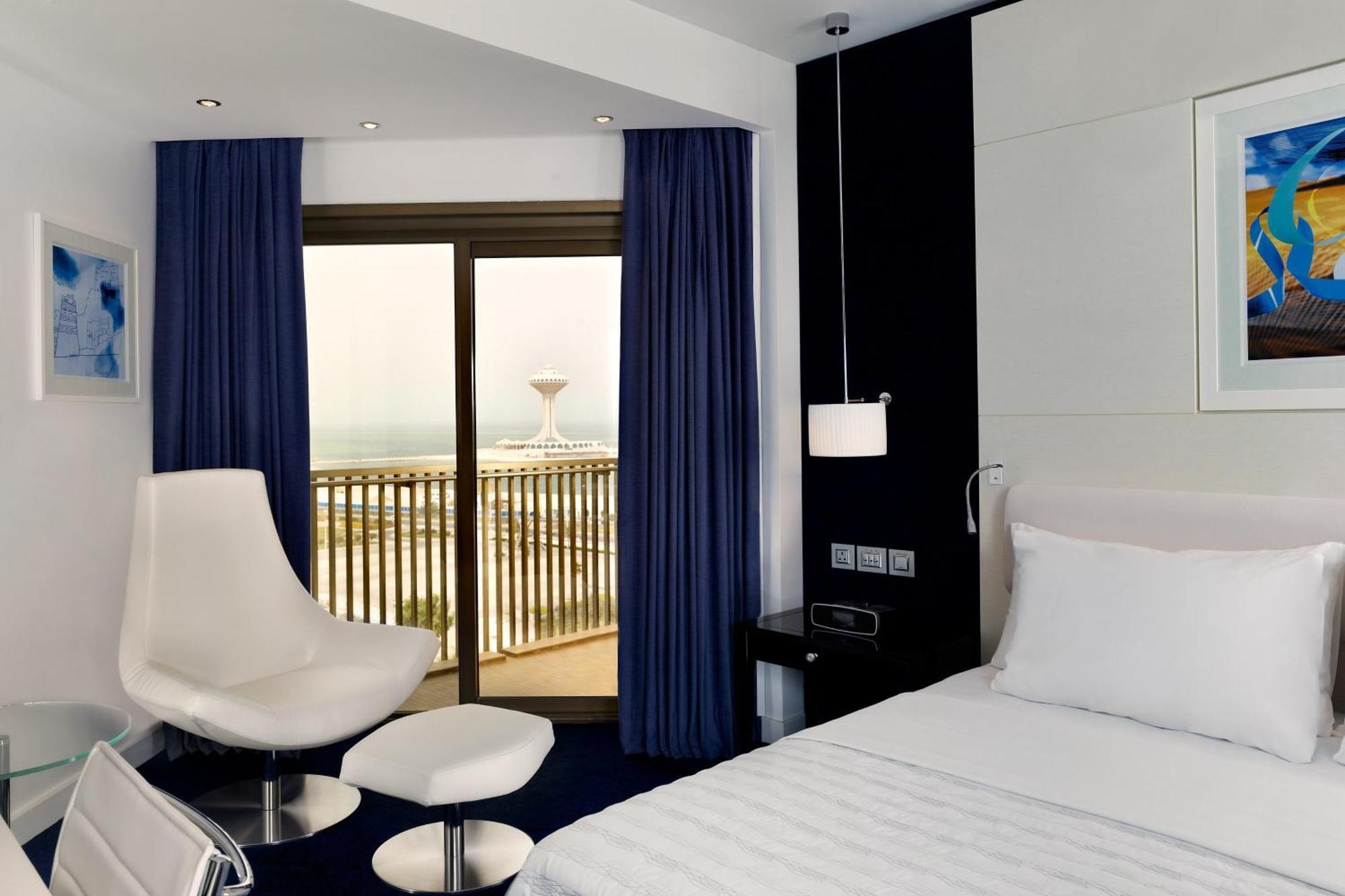 Le Meridien Ал Хубар Екстериор снимка A room at the hotel