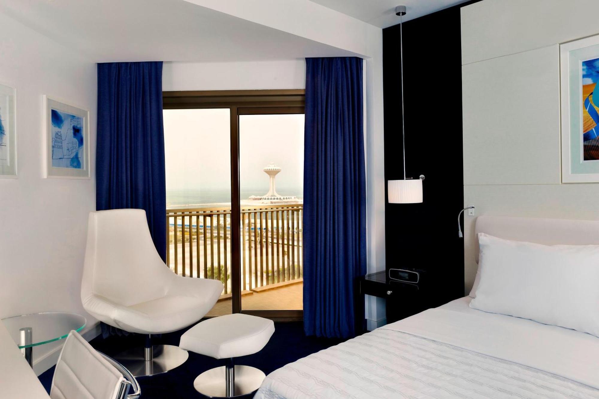 Le Meridien Ал Хубар Екстериор снимка A room at the hotel
